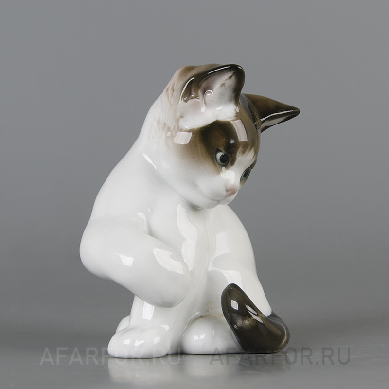 Фарфоровая статуэтка «Котёнок с поднятой лапкой» Rosenthal Германия