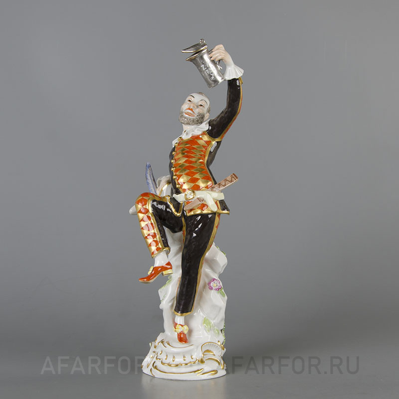 Винтажная белая статуэтка из фарфора «Арлекин с кружкой» Meissen Германия (арт. 1844-2), антик для частной коллекции.