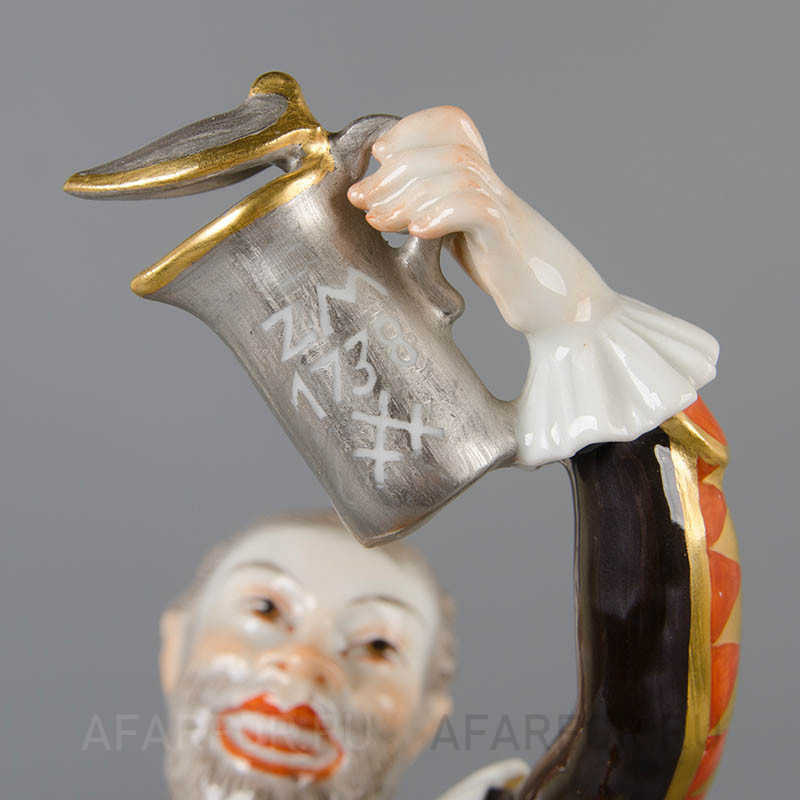 Фарфоровая статуэтка «Арлекин с кружкой» Meissen Германия