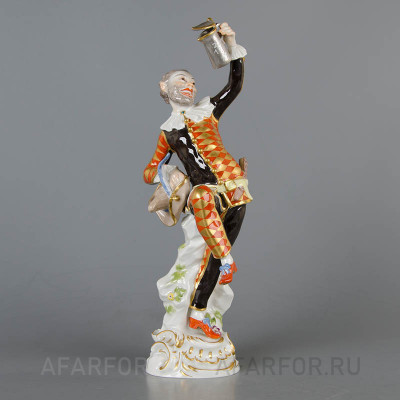 Коллекционная статуэтка из фарфора «Арлекин с кружкой» Meissen Германия (арт. 1942-2), достойный экспонат частной коллекции.