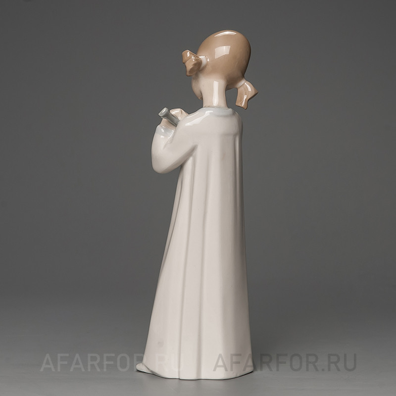 Фарфоровая статуэтка "Девочка с гитарой" Lladro Испания