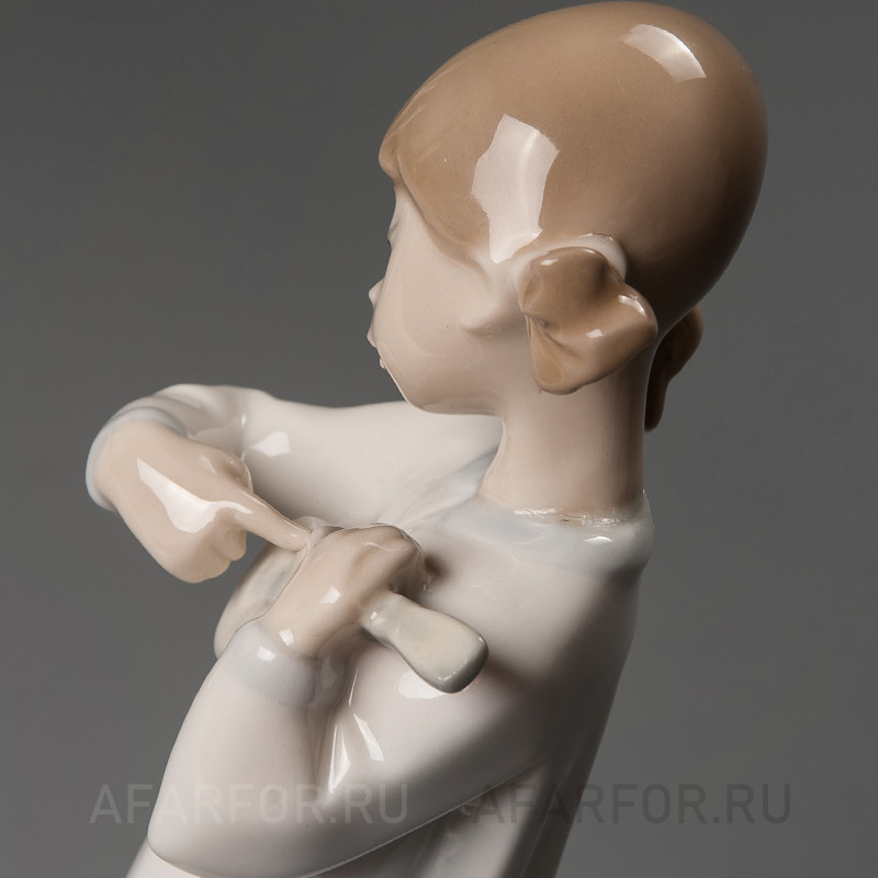 Фарфоровая статуэтка "Девочка с гитарой" Lladro Испания