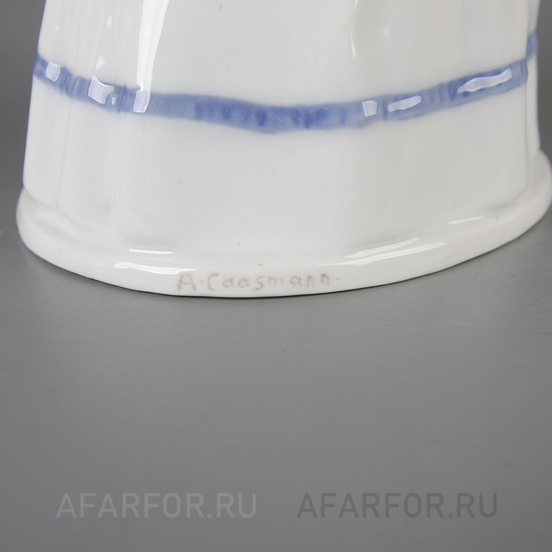 Фарфоровая статуэтка "Девушка с букетом цветов" Rosenthal Германия