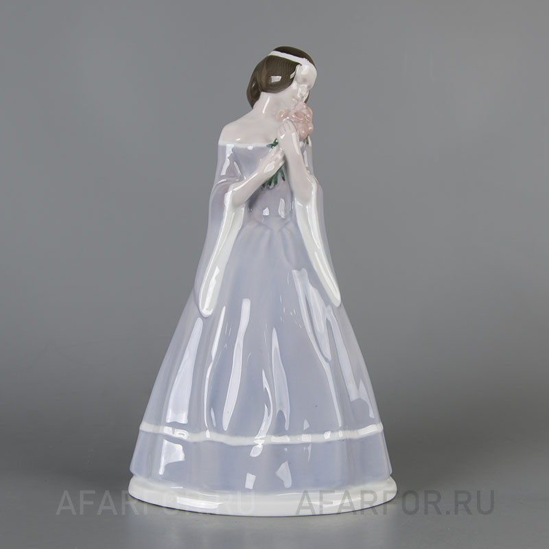 Фарфоровая статуэтка "Девушка с букетом цветов" Rosenthal Германия