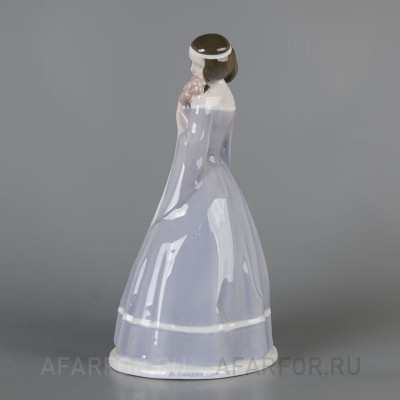 Фарфоровая статуэтка "Девушка с букетом цветов" Rosenthal Германия (фото №19038)