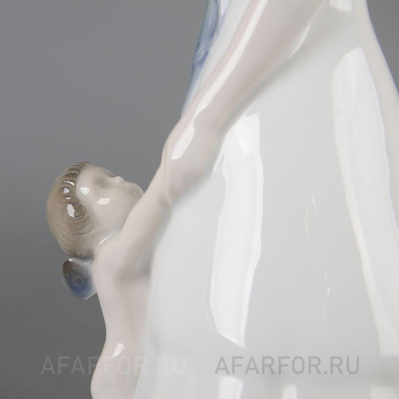 Фарфоровая статуэтка "Девушка c ребёнком" Rosenthal Германия