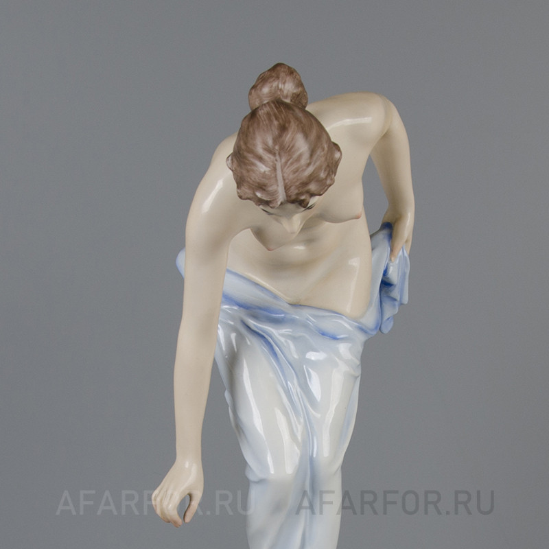 Фарфоровая статуэтка «Обнажённая на шаре» Rosenthal Германия