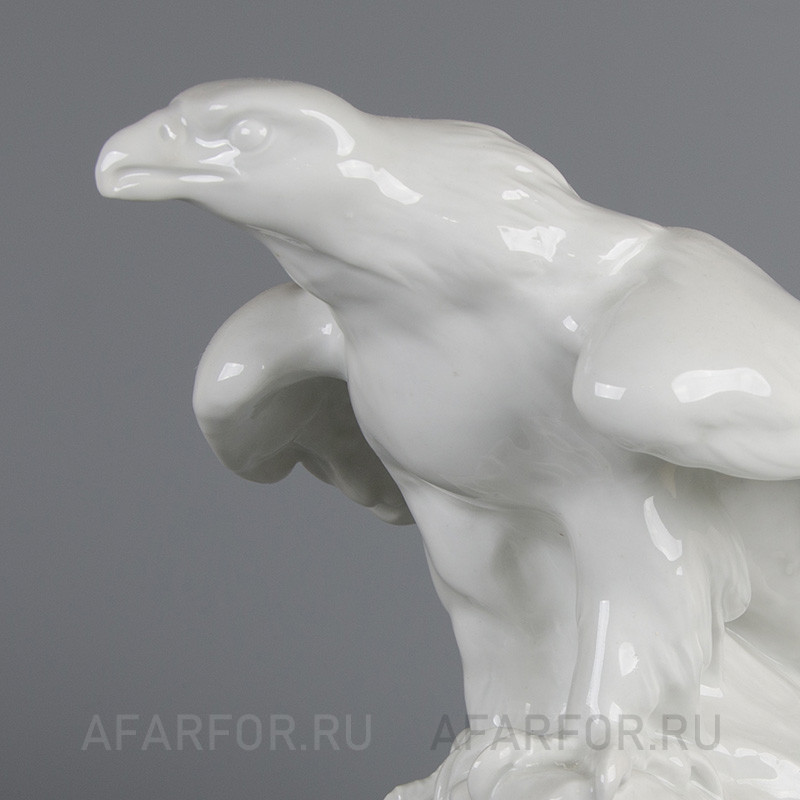 Фарфоровая статуэтка "Орёл на вершине скалы" Meissen Германия