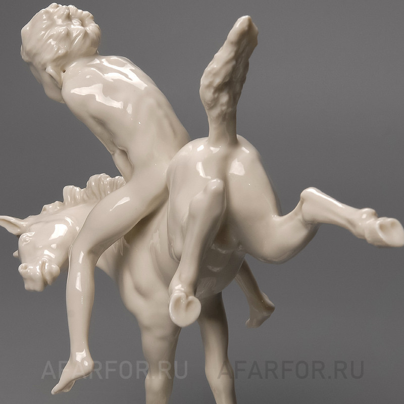 Фарфоровая статуэтка "Юная всадница" Hutschenreuther Германия