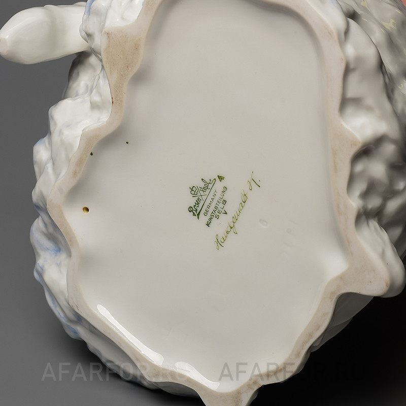 Фарфоровая статуэтка «Балерина завязывающая пуаннты» Rosenthal Германия