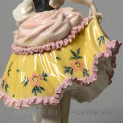 Фарфоровая статуэтка "Аплодисменты. Гитаристка" Karl Ens Германия