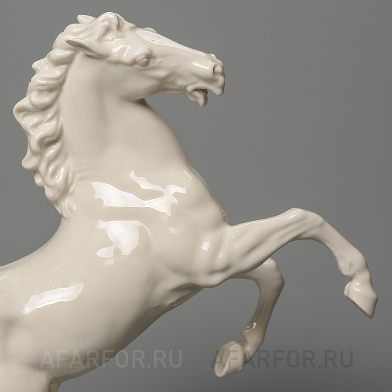 Фарфоровая статуэтка «Конь на дыбах» Hutschenreuther Германия