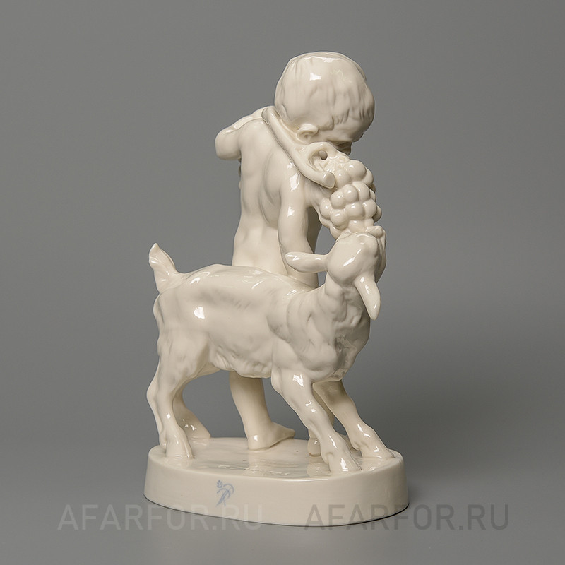 Фарфоровая статуэтка «Мальчик с козлёнком» Philipp Dietrich Германия