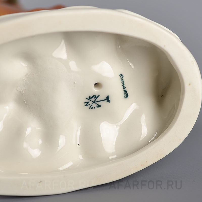 Фарфоровая статуэтка «Жеребёнок на дыбах» Karl Ens Германия