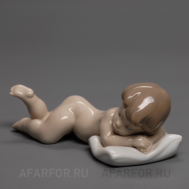 Фарфоровая статуэтка "Спящий малыш" Lladro Испания