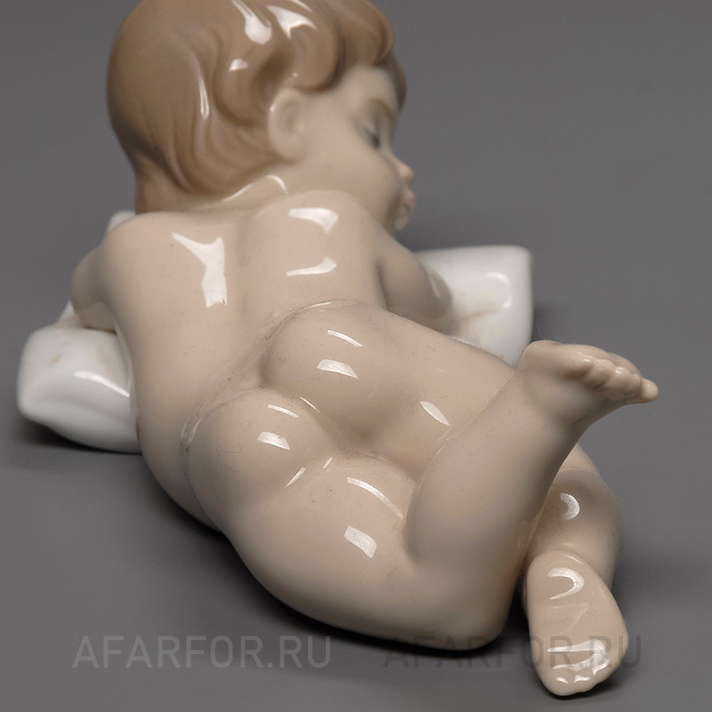 Фарфоровая статуэтка "Спящий малыш" Lladro Испания