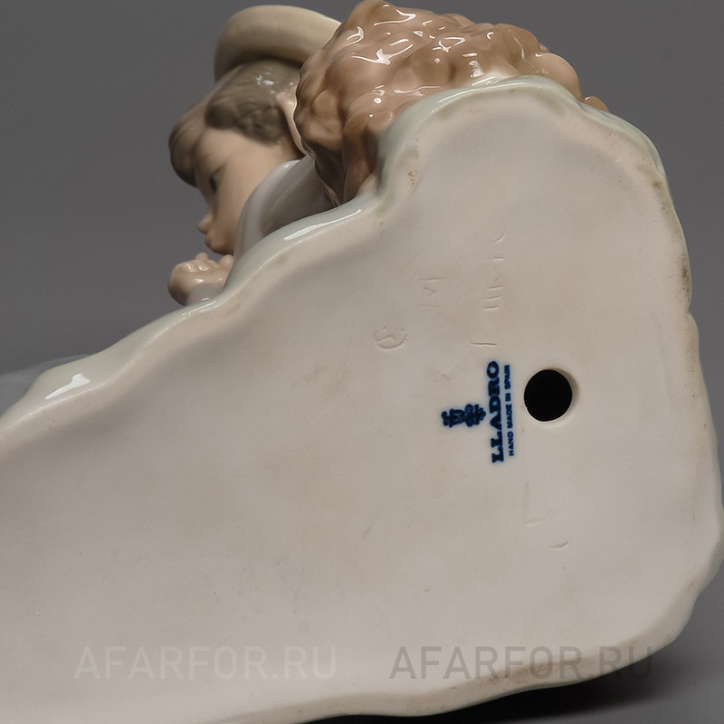 Фарфоровая статуэтка "Пастух с птичкой" Lladro Испания