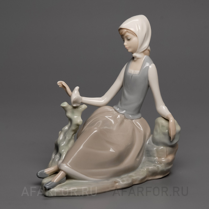 Винтажная фарфоровая статуэтка «Пастушка с голубем», Lladro, Испания (арт. 844-4)