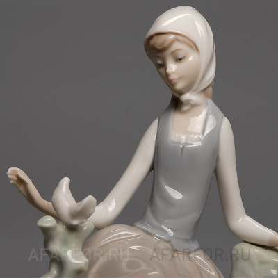 Фарфоровая статуэтка "Пастушка с голубем" Lladro Испания (фото №26938)