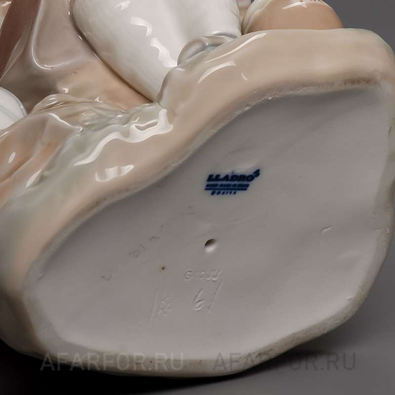 Фарфоровая статуэтка "Девочка со щенком" Lladro Испания