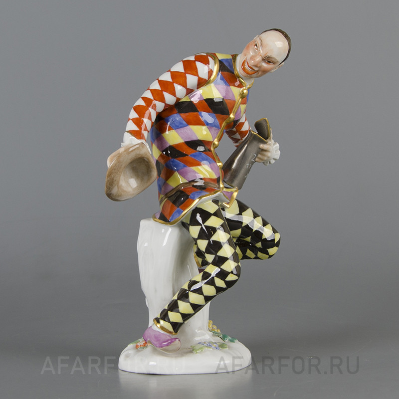 Антикварная статуэтка из фарфора «Арлекин с кружкой» Meissen Германия (арт. 2221-2), достойное пополнение частной коллекции.