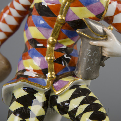 Фарфоровая статуэтка "Арлекин с кружкой" Meissen Германия (арт. 2221-2, фото №27174)