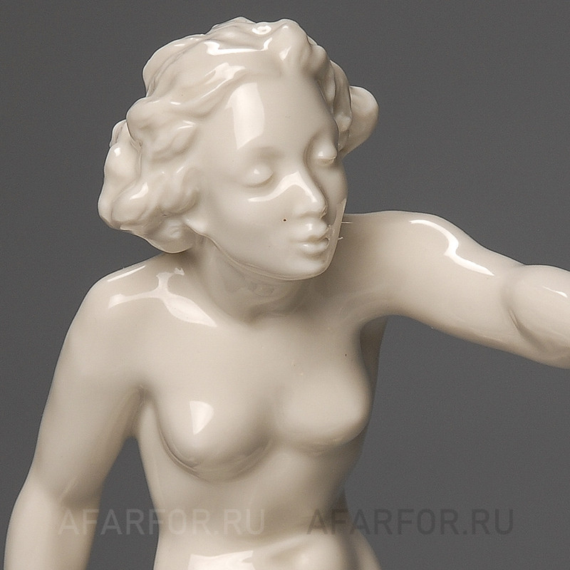 Фарфоровая статуэтка "Обнажённая с шарами" Hutschenreuther Германия