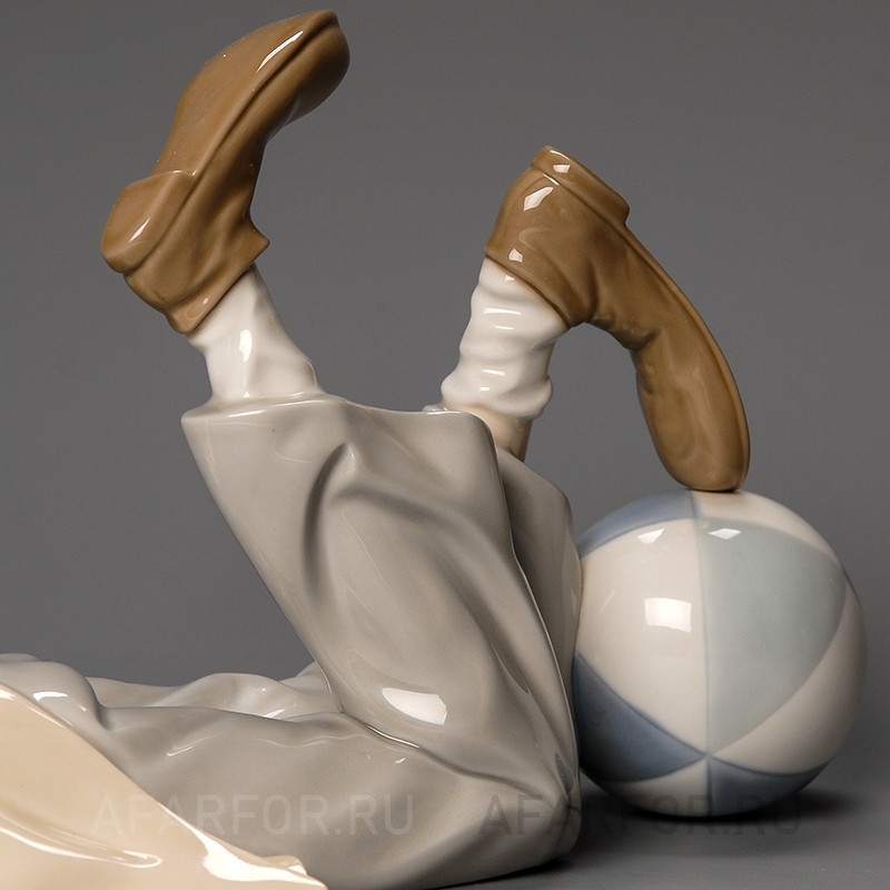 Фарфоровая статуэтка "Клоун с мячом" Lladro Испания