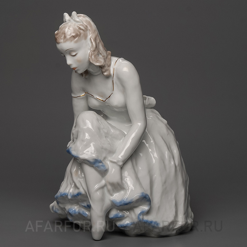 Фарфоровая статуэтка "Балерина, завязывающая пуанту" Rosenthal Германия