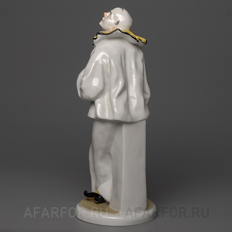 Фарфоровая статуэтка "Пьеро с гитарой" Karl Ens Германия