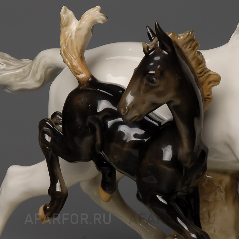 Фарфоровая статуэтка "Лошадь и жеребёнок" Rosenthal Германия
