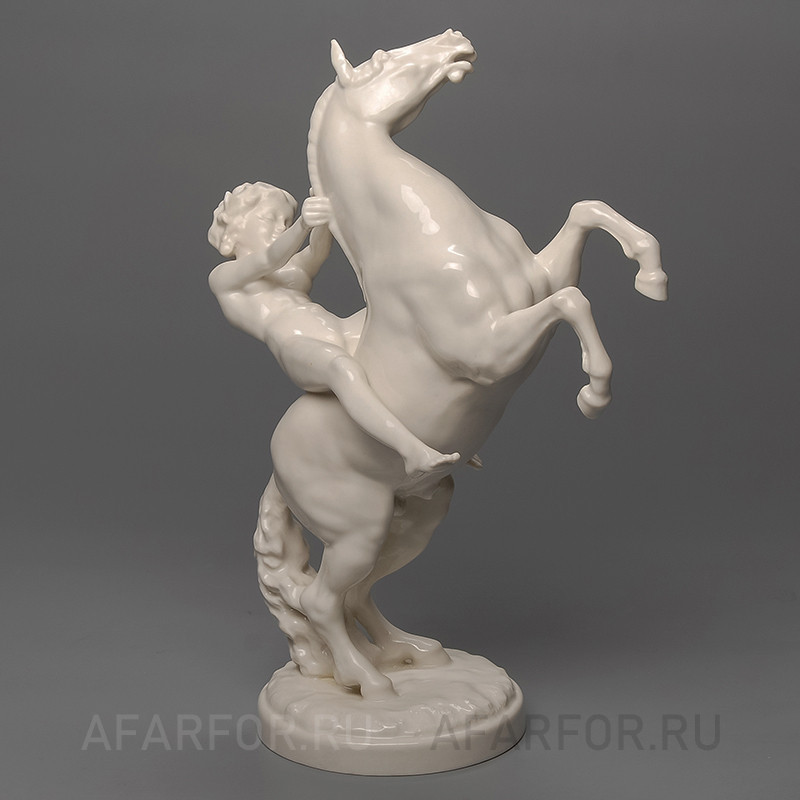 Фарфоровая статуэтка "Амазонка на лошади" Hutschenreuther Германия