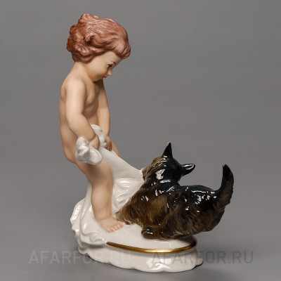 Статуэтка из фарфора "Отдай. Мальчик с собакой" Rosenthal Германия. Старинный шедевр для истинных ценителей антиквариата.