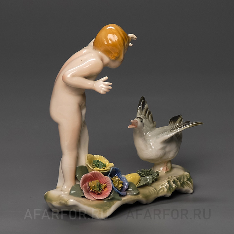 Фарфоровая статуэтка "Спор. Мальчик и Гусь" Karl Ens Германия