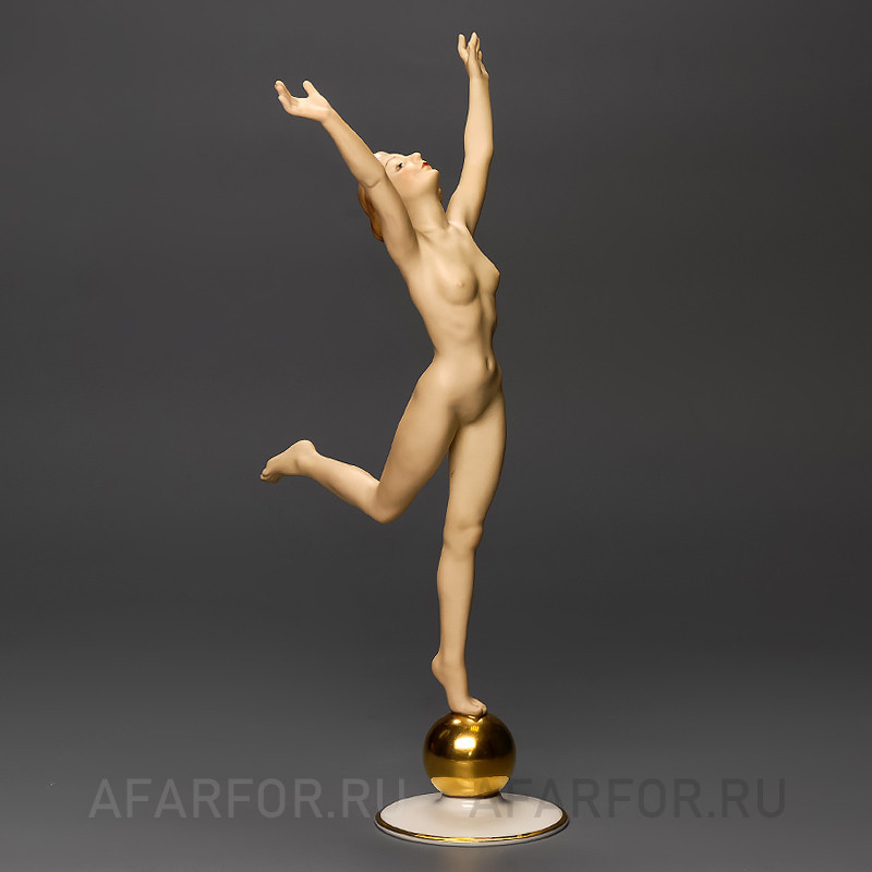Фарфоровая статуэтка «Обнажённая на шаре», Hutschenreuther, Германия, антиквариат (арт. 1115-3)