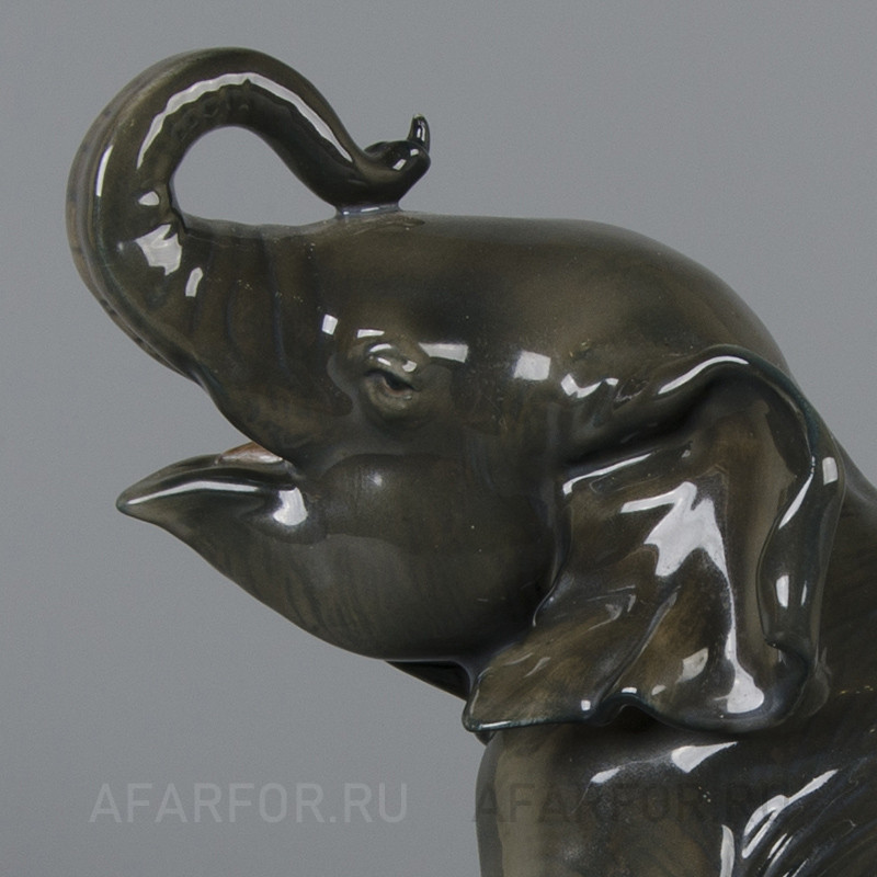 Фарфоровая статуэтка «Слонёнок с поднятым хоботом» Rosenthal Германия