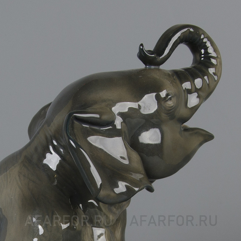 Фарфоровая статуэтка «Слонёнок с поднятым хоботом» Rosenthal Германия