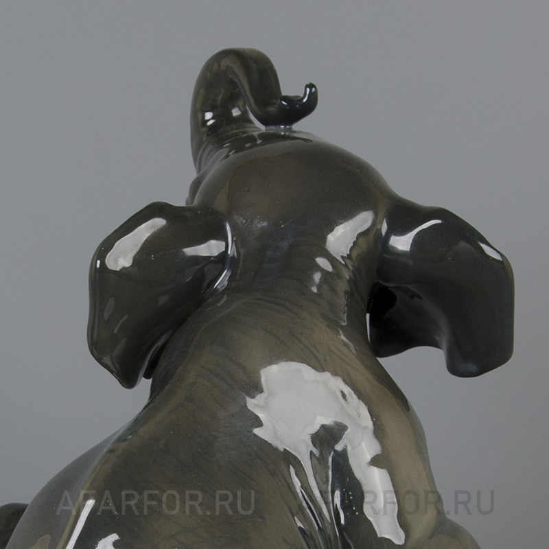 Фарфоровая статуэтка «Слонёнок с поднятым хоботом» Rosenthal Германия