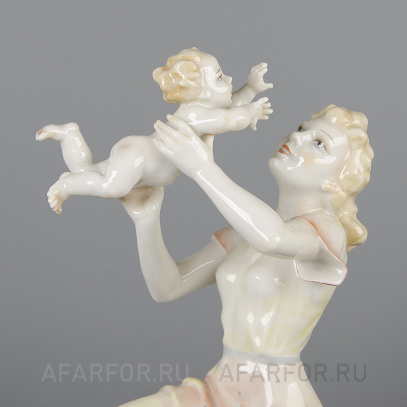Фарфоровая статуэтка «Материнское счастье» Hutschenreuther Германия
