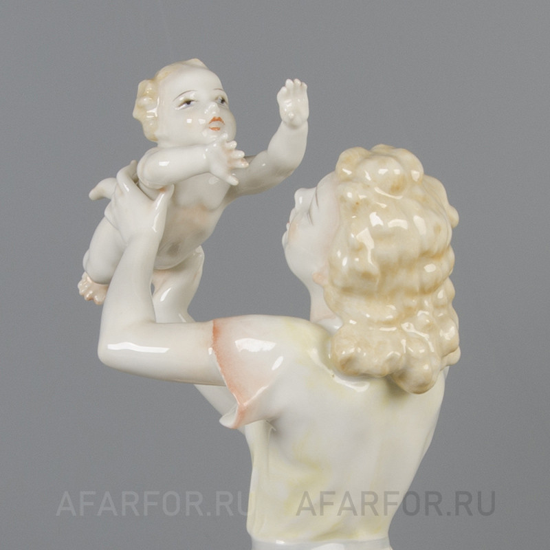 Фарфоровая статуэтка «Материнское счастье» Hutschenreuther Германия