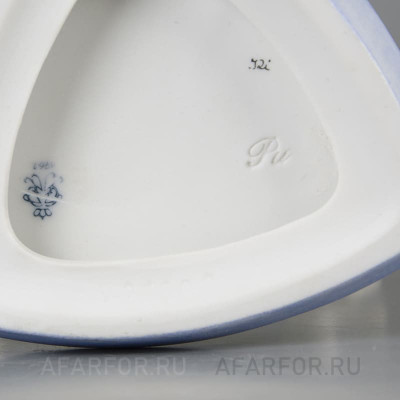Фарфоровая статуэтка "Клоун с бабочкой на носу" Aelteste Volkstedter Германия (арт. 2293-2, фото №38261)