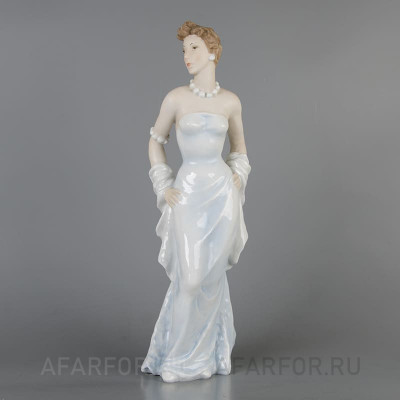 Винтажная статуэтка из фарфора «Девушка в голубом платье» Rosenthal Германия (арт. 2294-2), для подарка с историей. (арт. 2294-2, фото №38263)