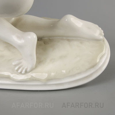 Фарфоровая статуэтка "Обнажённая кормящая оленёнка" Hutschenreuther Германия (арт. 2302-2, фото №38391)