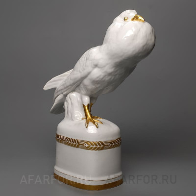 Белая статуэтка «Голубь на постаменте» Heinrich & Co — фарфор, 27 см, Германия, 1911—1930 гг., Fritz Klee (арт. 2324-3).