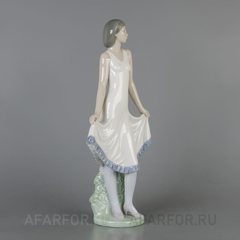 Фарфоровая статуэтка «El Modelito» NAO by Lladro Испания