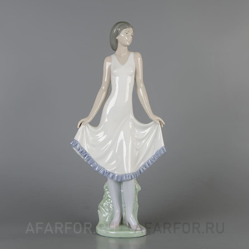 Фарфоровая статуэтка «El Modelito» NAO by Lladro Испания