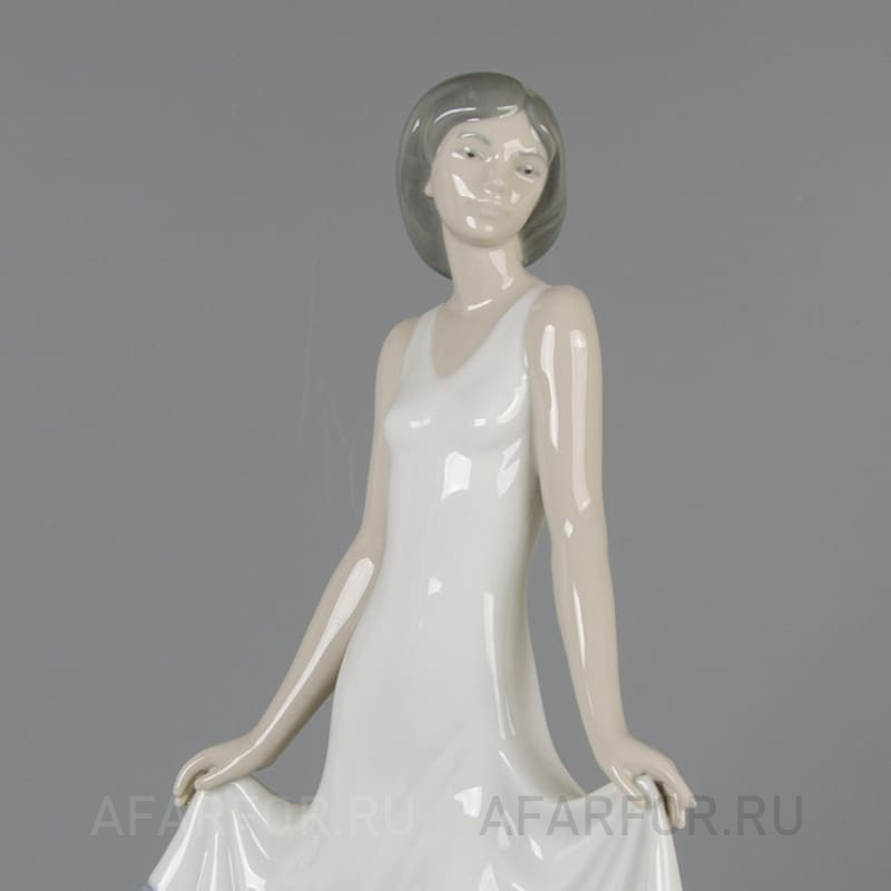 Фарфоровая статуэтка «El Modelito» NAO by Lladro Испания