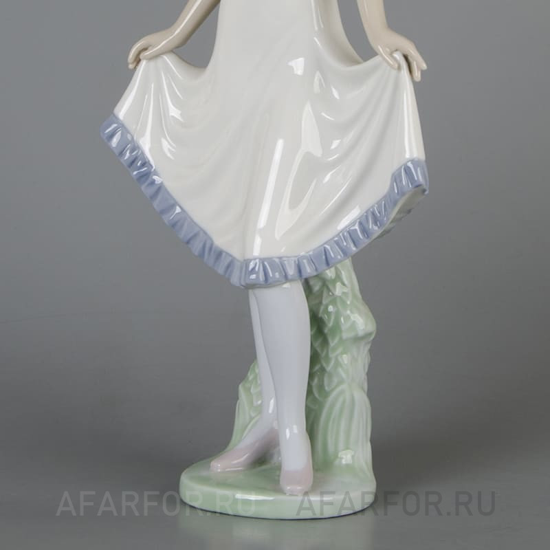 Фарфоровая статуэтка «El Modelito» NAO by Lladro Испания